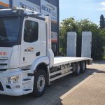LKW mit Aufbau für den Transport von Arbeitsgeräten