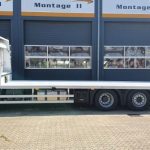 LKW mit Aufbau für den Transport von Arbeitsgeräten, Ansicht 1